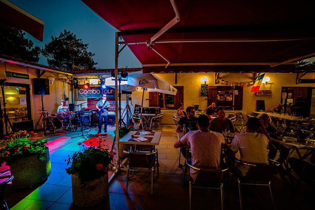 ALBRET PLAGE MESSANGES terrasse-restaurant-nuit