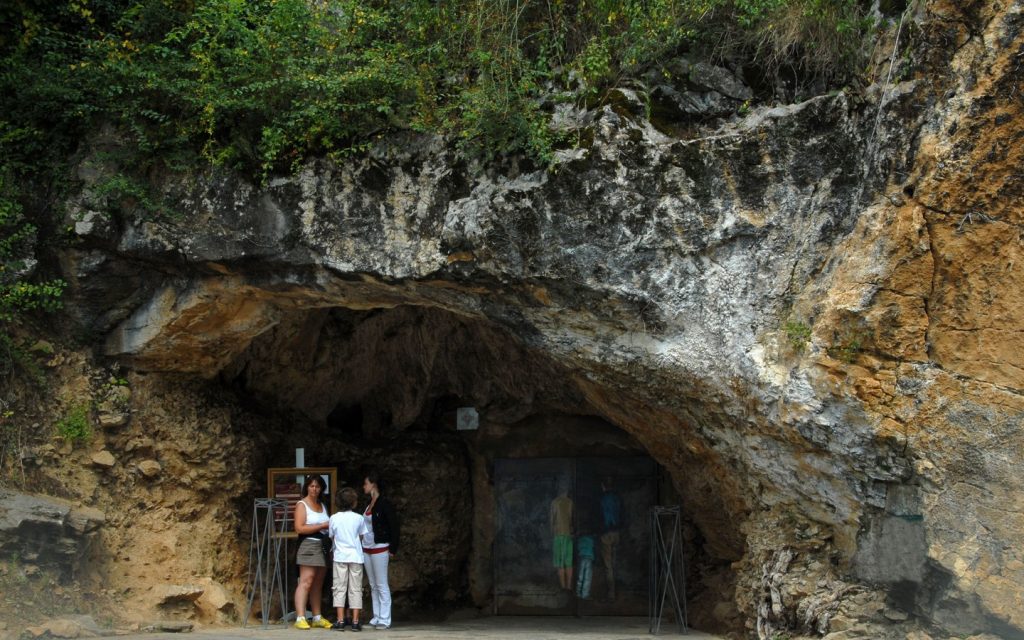 Grottes-d-Isturitz–2-